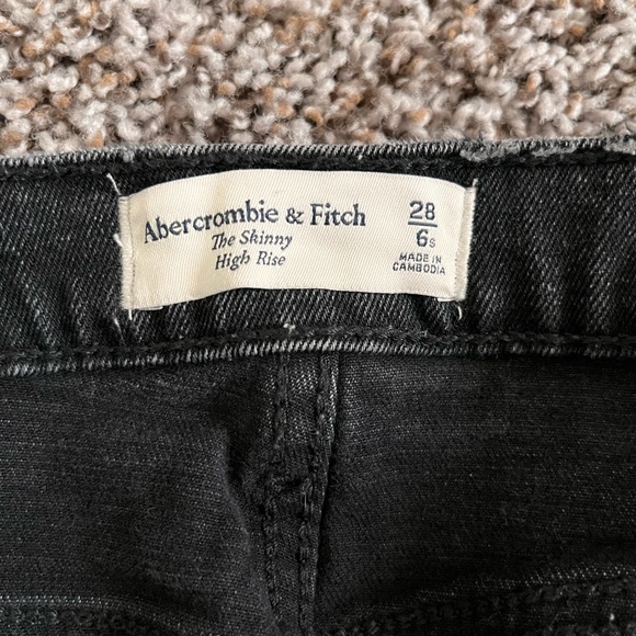 A&F High-Rise Skinny Jeans - Picture 3 of 3